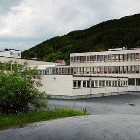 Fasade på Herøy Videregående Skole